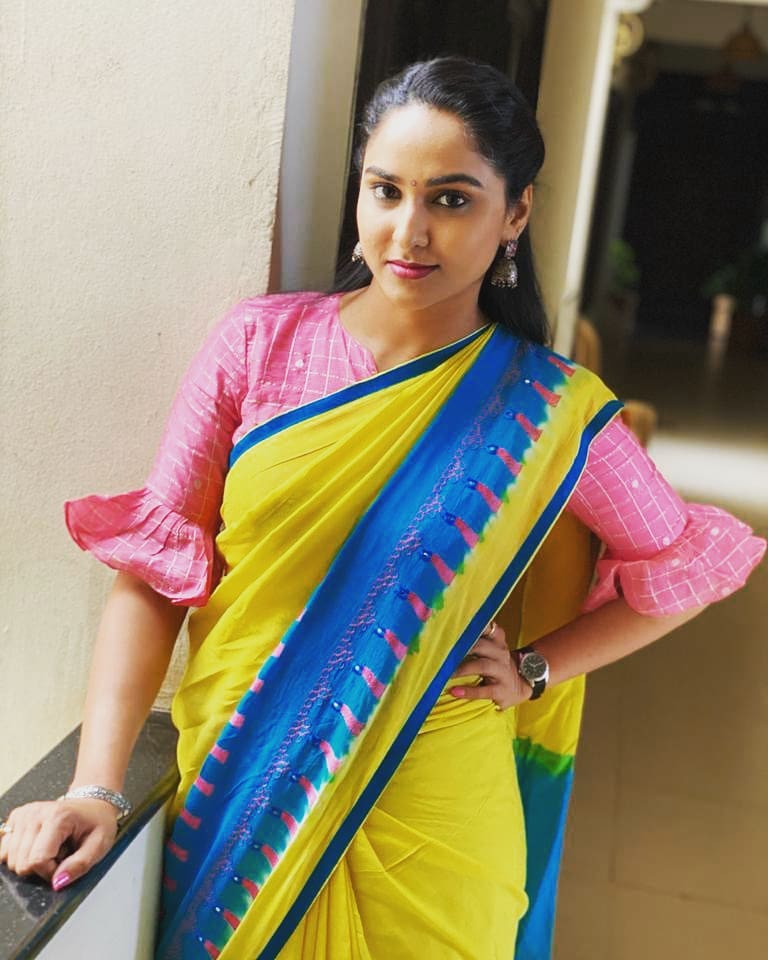 Zee Telugu Tv Anchor Kasi Annapurna In Yellow Saree Blouse